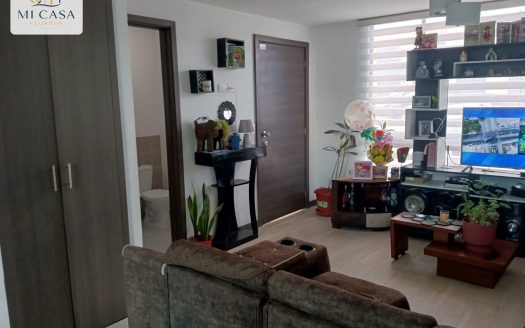 Casa en venta de 3 dormitorios con amplio patio en Gardens Club II – Marianitas, Calderón