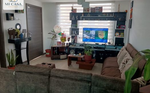 Casa en venta de 3 dormitorios con amplio patio en Gardens Club II – Marianitas, Calderón
